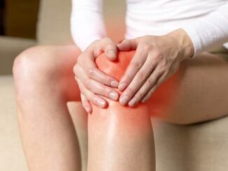 nyeri lutut 20230525 122524 326x245 - Pasien Sakit Lutut Berulang atau Tak Kunjung Sembut Tak Perlu Terus Minum Obat